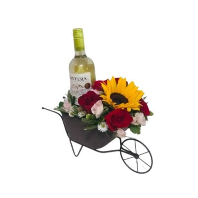 Arreglo de Girasol y Rosas en Base Carretilla con Vino Blanco
