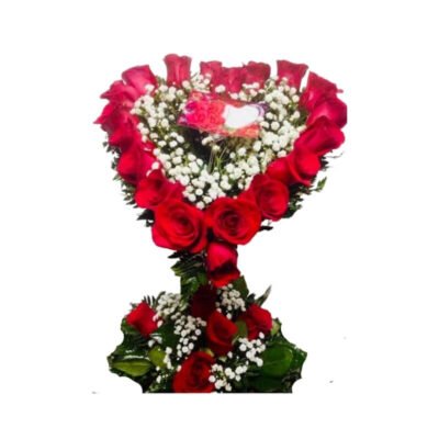 Arreglo de Corazón de Rosas Rojas Alargado