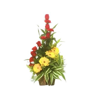 Arreglo Estilizado de Altura con Rosas y Gerberas Amarillas