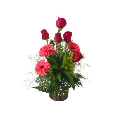 Arreglo Estilizado de Rosas y Gerberas Rosadas
