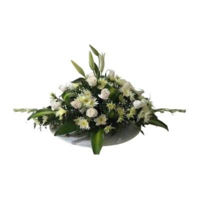 Arreglo Funerario Alargado de Crisantemos y Rosas Blancas