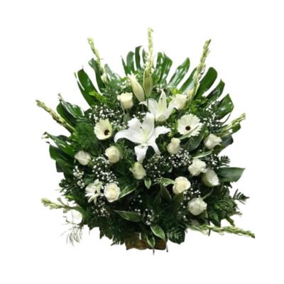 Arreglo Funerario de Gala con Lirios Blancos y Palmas Exóticas