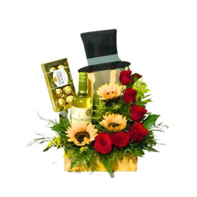 Arreglo Premium de Madera Caballero con Vino Blanco y Sombrero