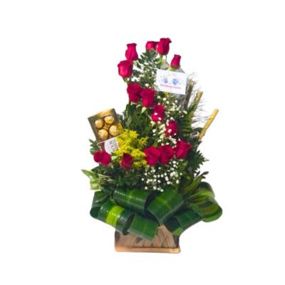 Arreglo de Rosas Rojas Ascendente con Chocolates Ferrero