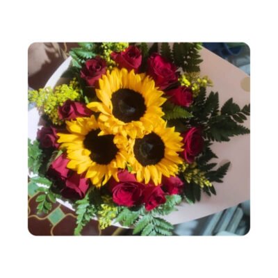 Bouquet de 3 Girasoles y 12 Rosas Rojas