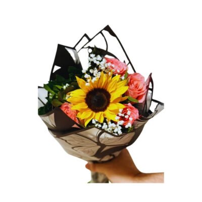 Bouquet de Girasol y Rosas con Envoltura Coreana de Mariposa