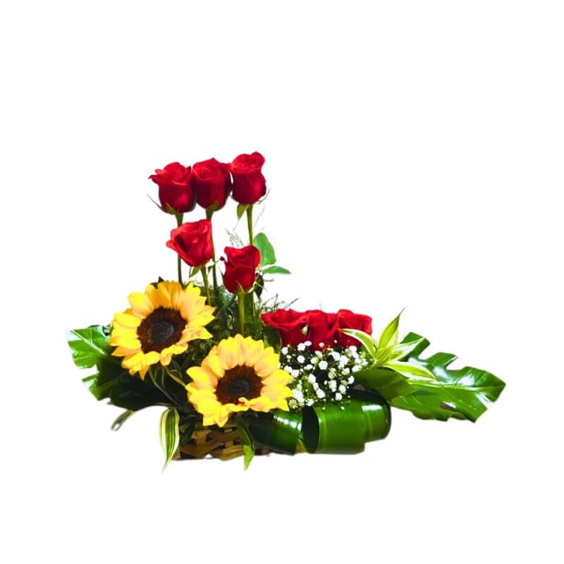 Arreglo de Girasoles y Rosas Rojas en Canasta Rústica Alargada