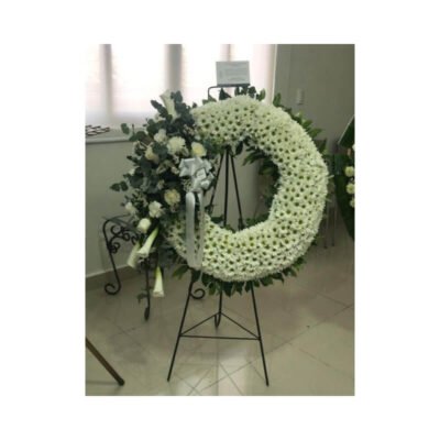 Corona Funeraria Blanca de Gala con Cartuchos y Eucalipto
