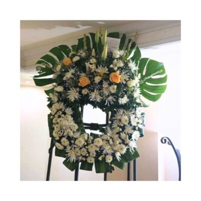 Corona Funeraria de Gala Blanca con Rosas Amarillas y Monstera